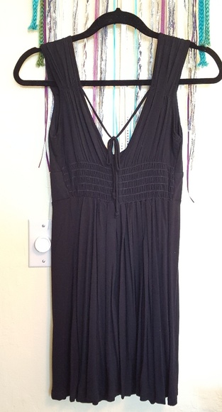 Simple Black Dress - Picture 3 of 4